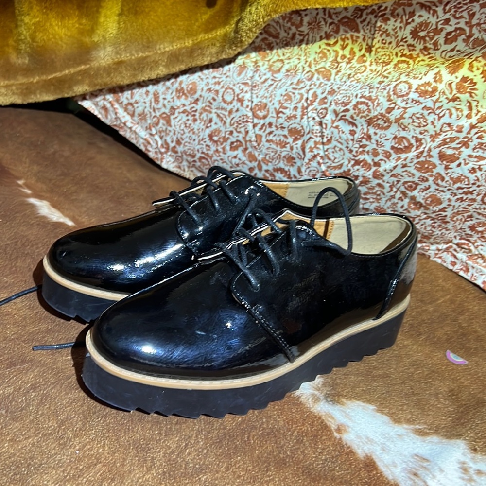 Fancy dress shoes size 5.5 point toed
